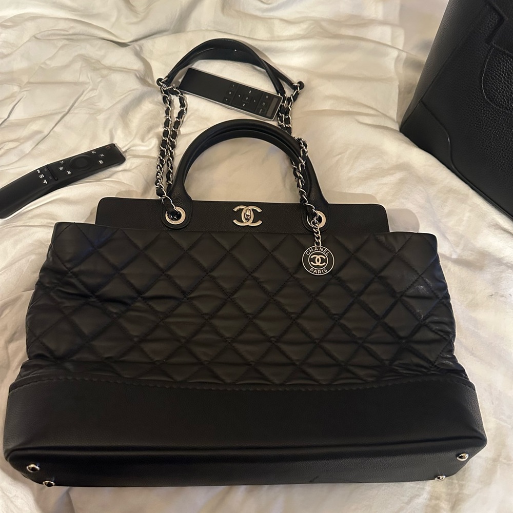Chanel large tote bag black with silver hardware